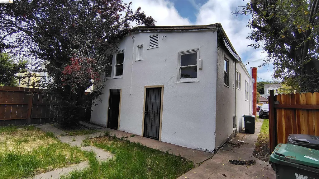 6611 Deakin Street Oakland CA 94609
