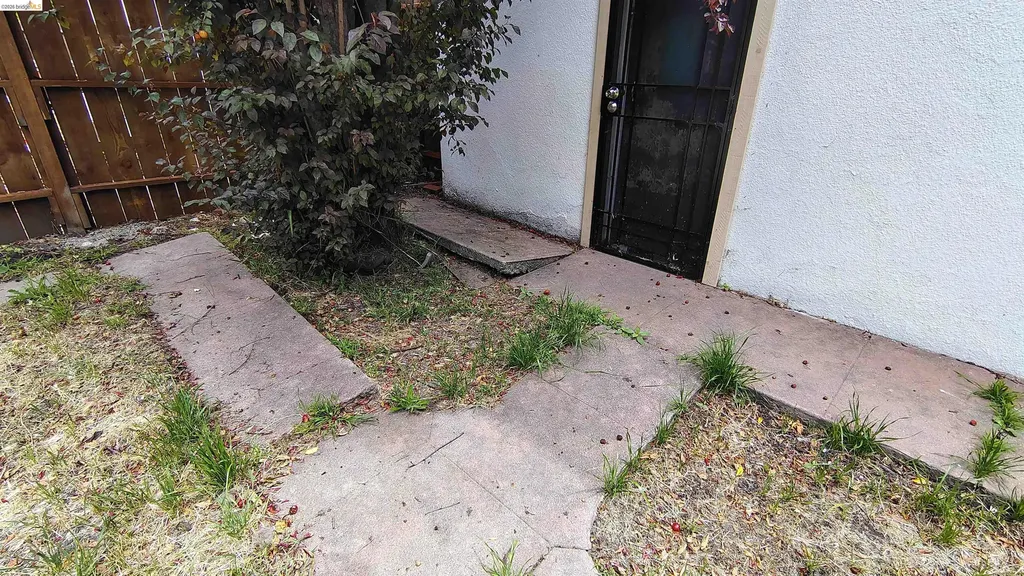 6611 Deakin Street Oakland CA 94609