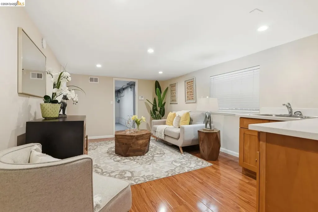 560 45th Street Oakland CA 94609