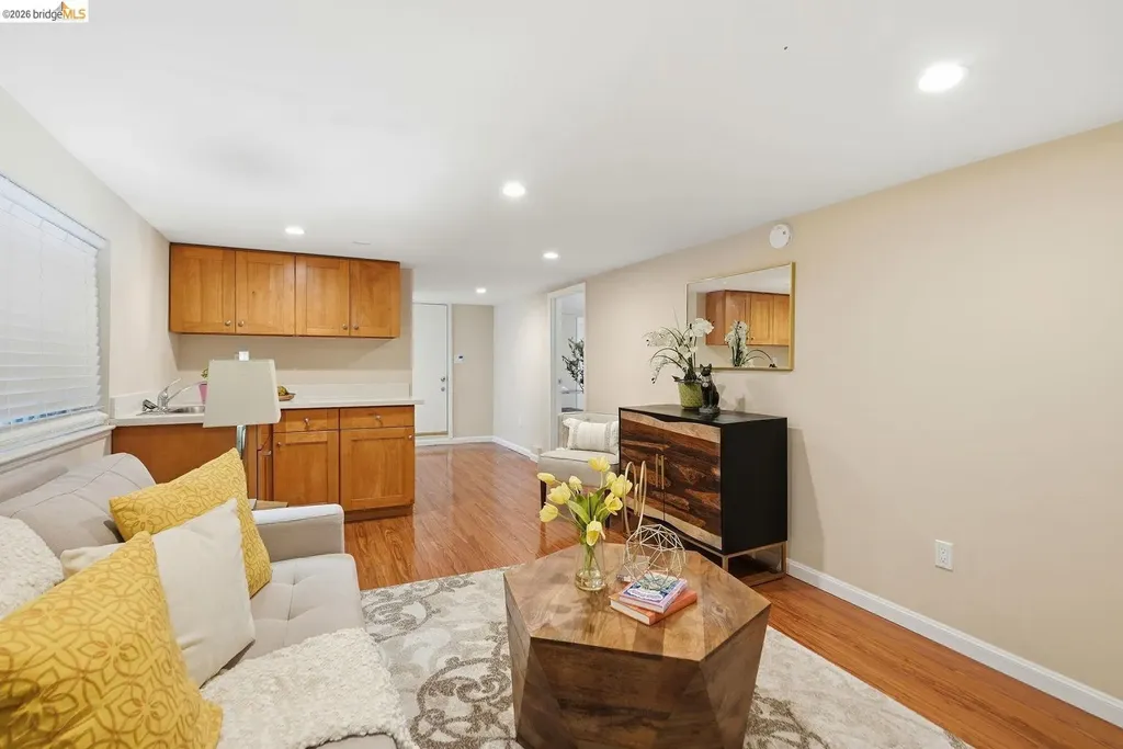 560 45th Street Oakland CA 94609