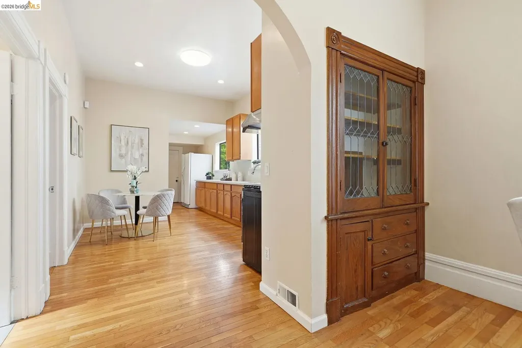 560 45th Street Oakland CA 94609