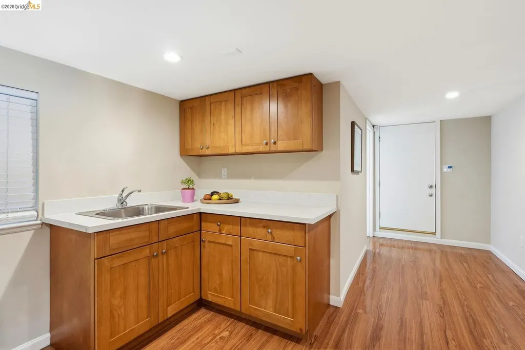 560 45th Street Oakland CA 94609