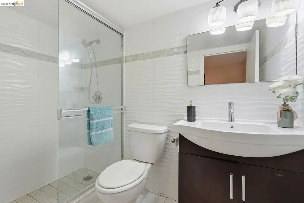 560 45th Street Oakland CA 94609