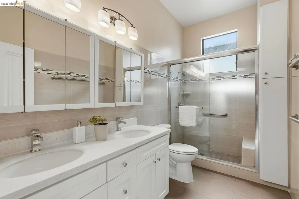 560 45th Street Oakland CA 94609