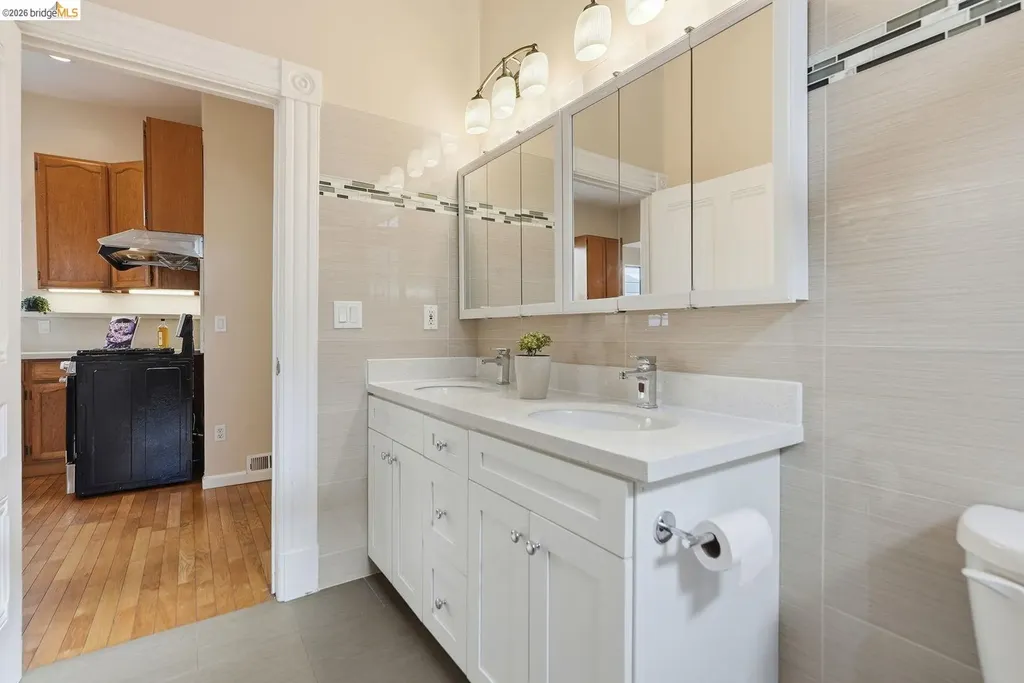 560 45th Street Oakland CA 94609