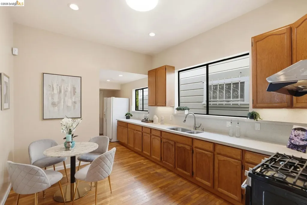560 45th Street Oakland CA 94609