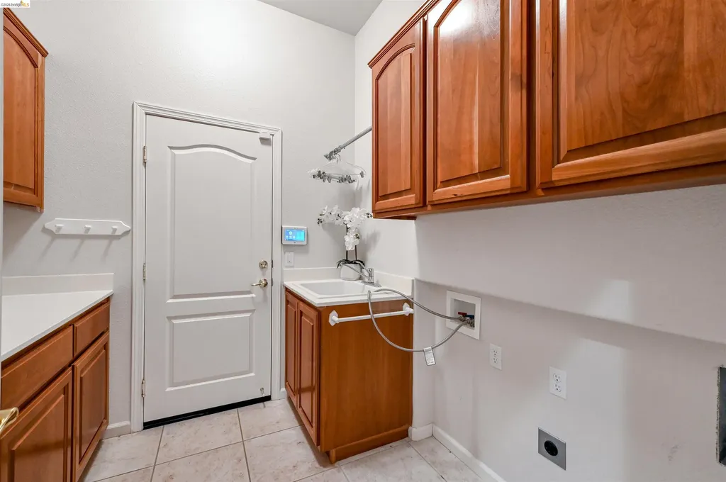 930 Suntan Brentwood CA 94513
