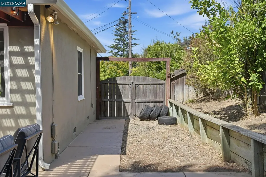 2979 Higuera Avenue Pinole CA 94564