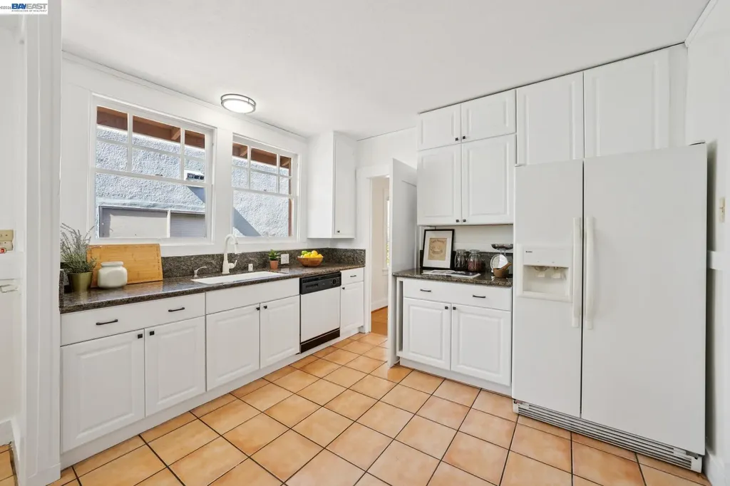 3244 Fernside Boulevard Alameda CA 94501