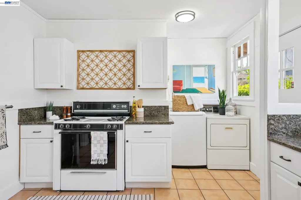 3244 Fernside Boulevard Alameda CA 94501