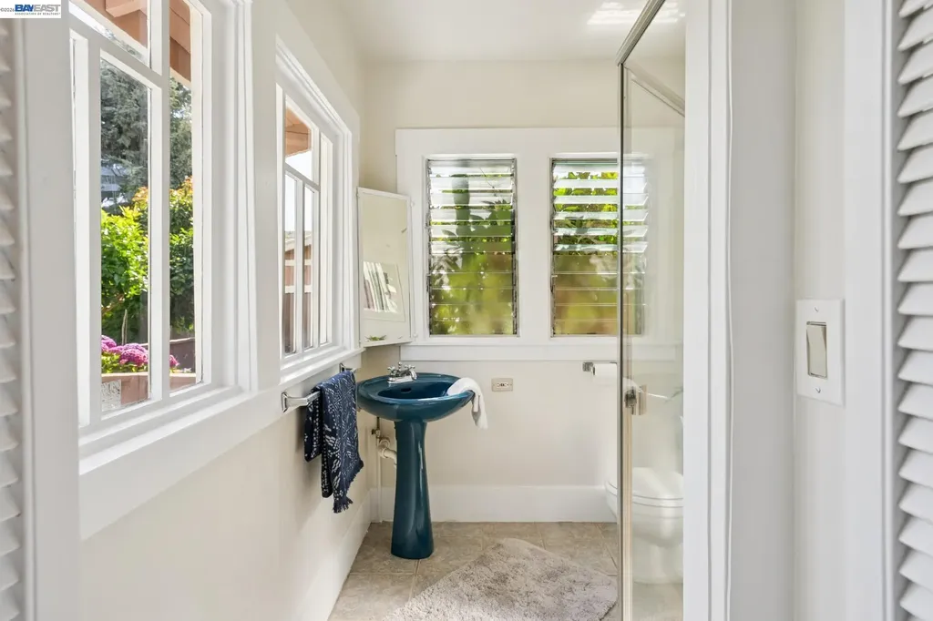 3244 Fernside Boulevard Alameda CA 94501
