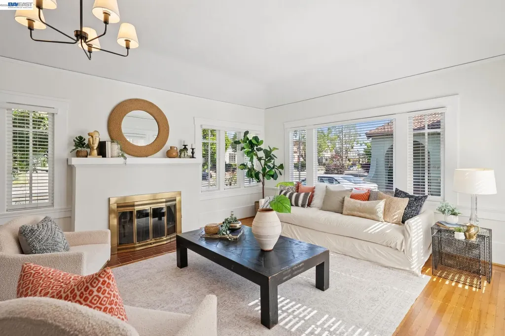 3244 Fernside Boulevard Alameda CA 94501