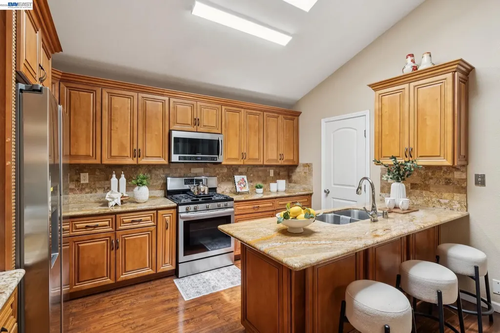 33166 Basswood Avenue Union City CA 94587