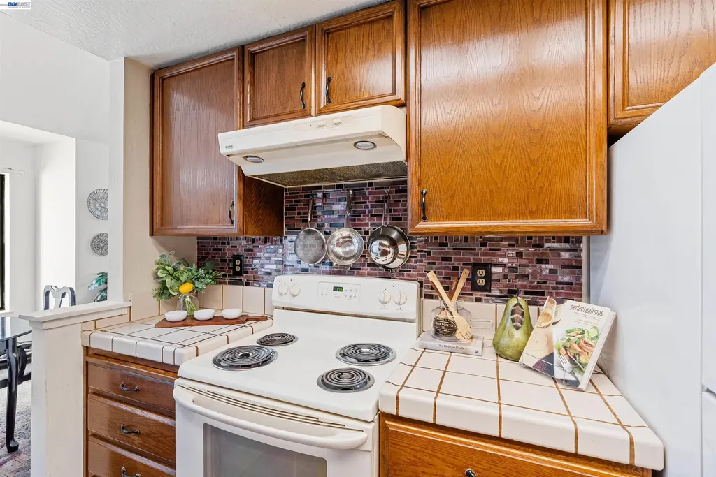 2742 East Court Richmond CA 94806