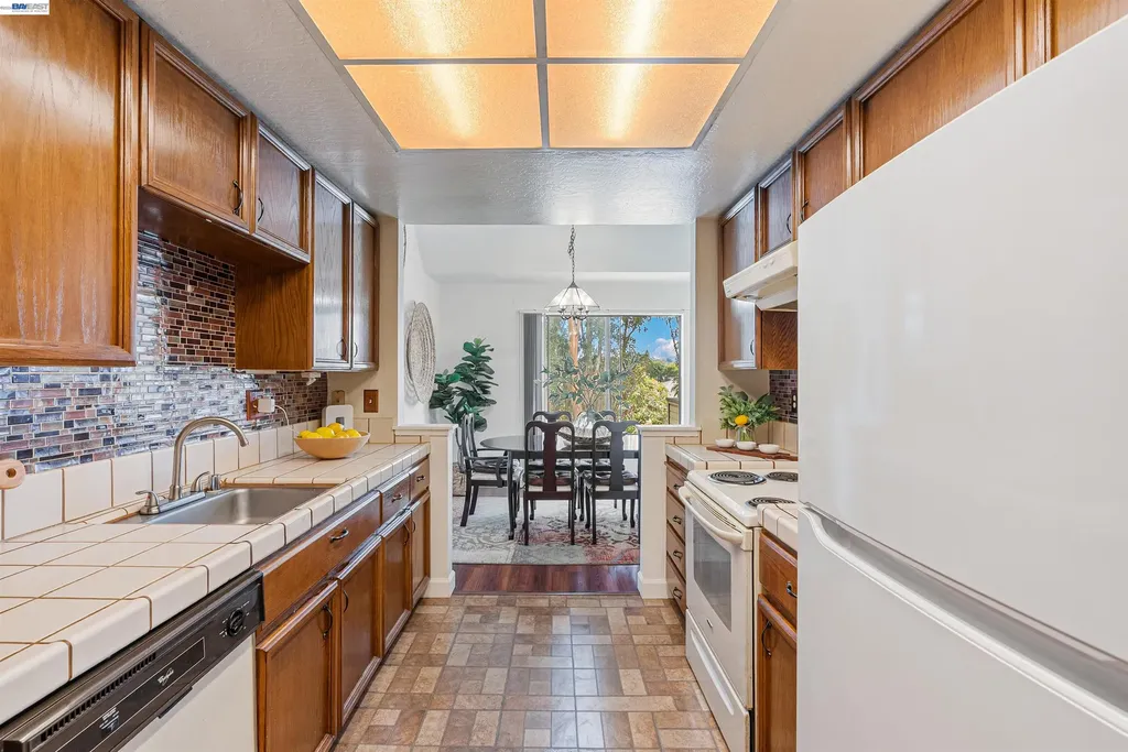 2742 East Court Richmond CA 94806