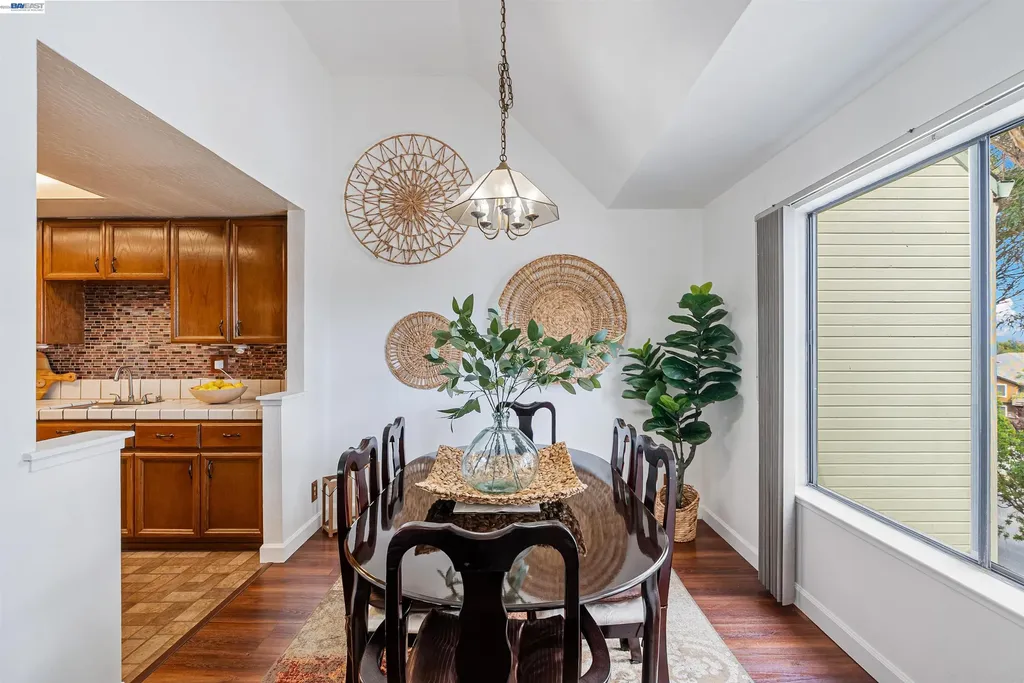 2742 East Court Richmond CA 94806