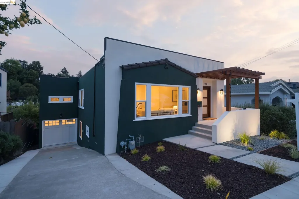 799 Santa Ray Avenue Oakland CA 94610