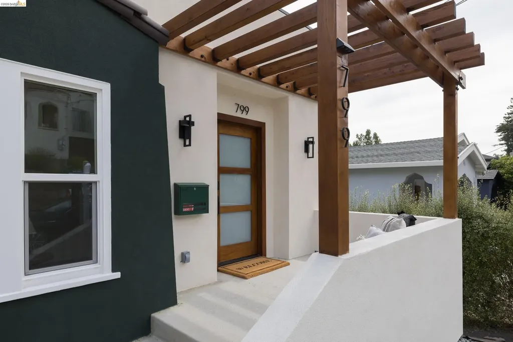799 Santa Ray Avenue Oakland CA 94610