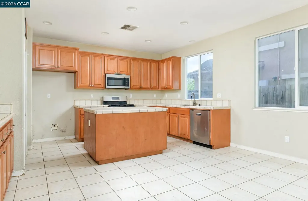129 Picasso Drive Oakley CA 94561