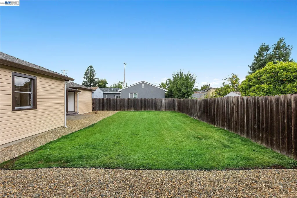 28122 10th Street Hayward CA 94544