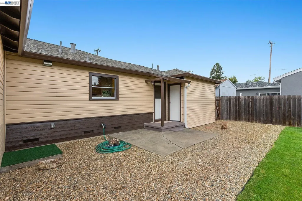 28122 10th Street Hayward CA 94544