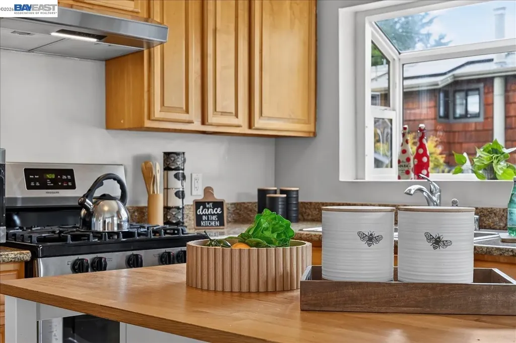 1175 Camelia Street Berkeley CA 94702