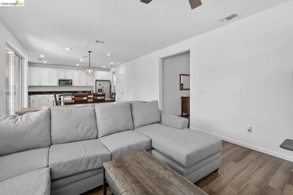 669 Longmont Drive Oakley CA 94561