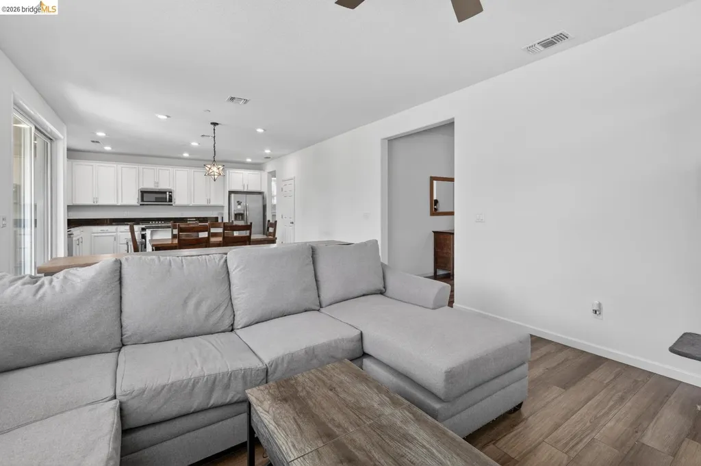 669 Longmont Drive Oakley CA 94561