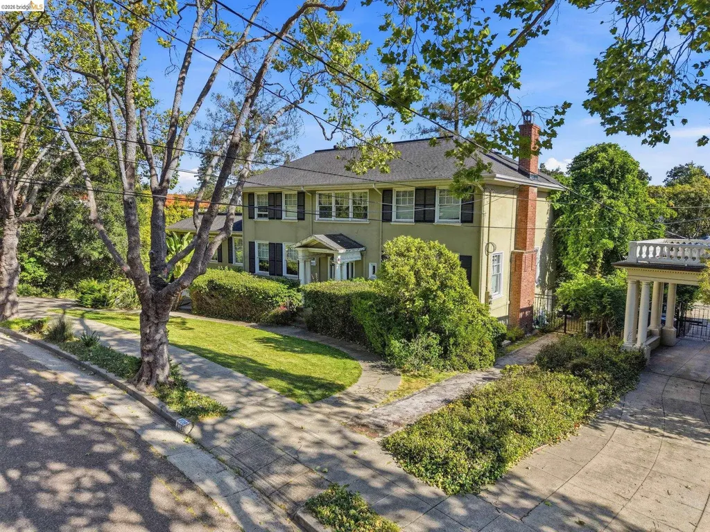 210 La Salle Avenue Piedmont CA 94610