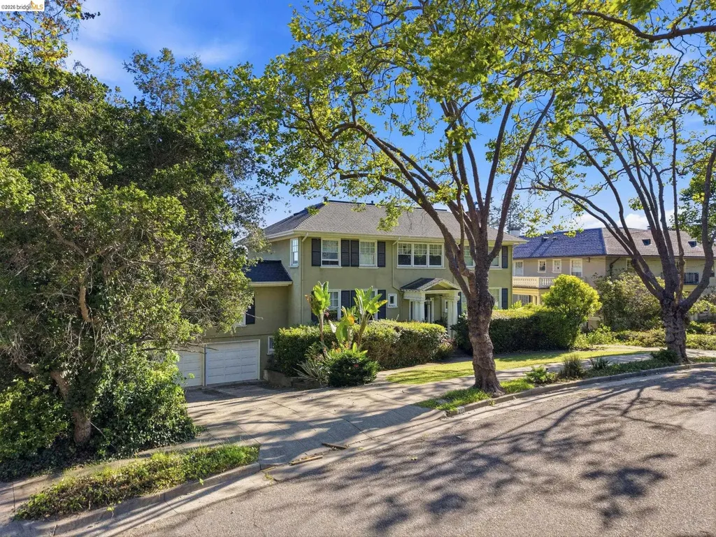 210 La Salle Avenue Piedmont CA 94610