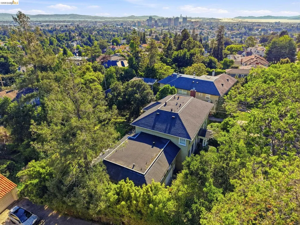 210 La Salle Avenue Piedmont CA 94610
