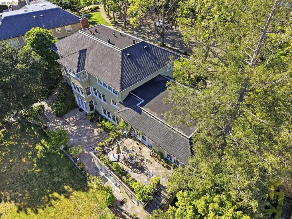 210 La Salle Avenue Piedmont CA 94610