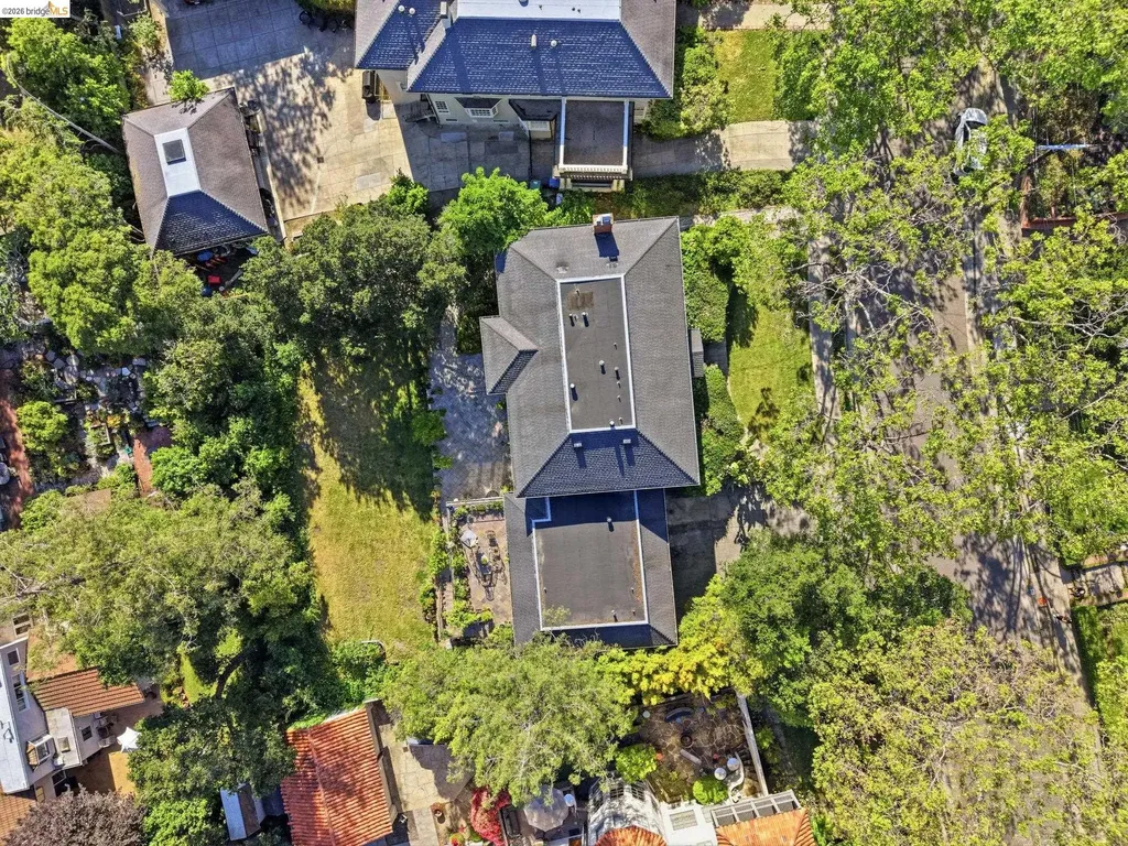 210 La Salle Avenue Piedmont CA 94610