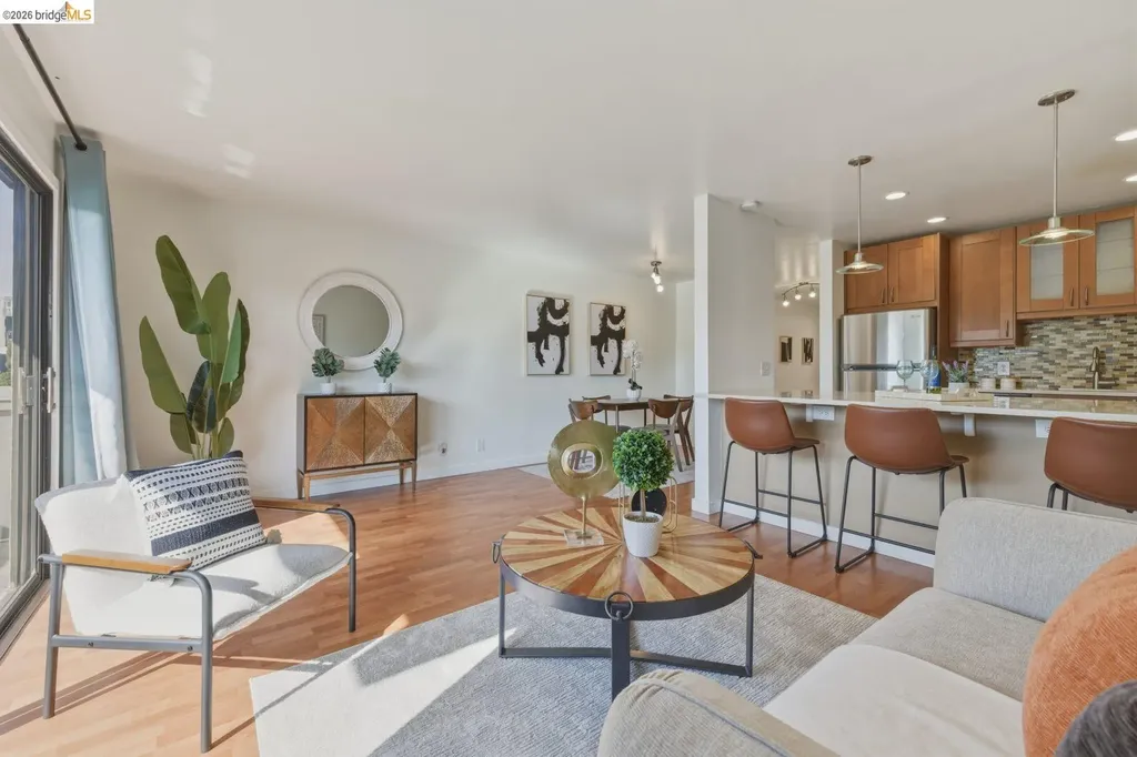 5 Embarcadero W Oakland CA 94607