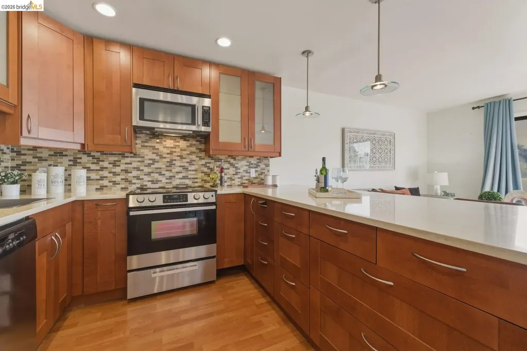 5 Embarcadero W Oakland CA 94607