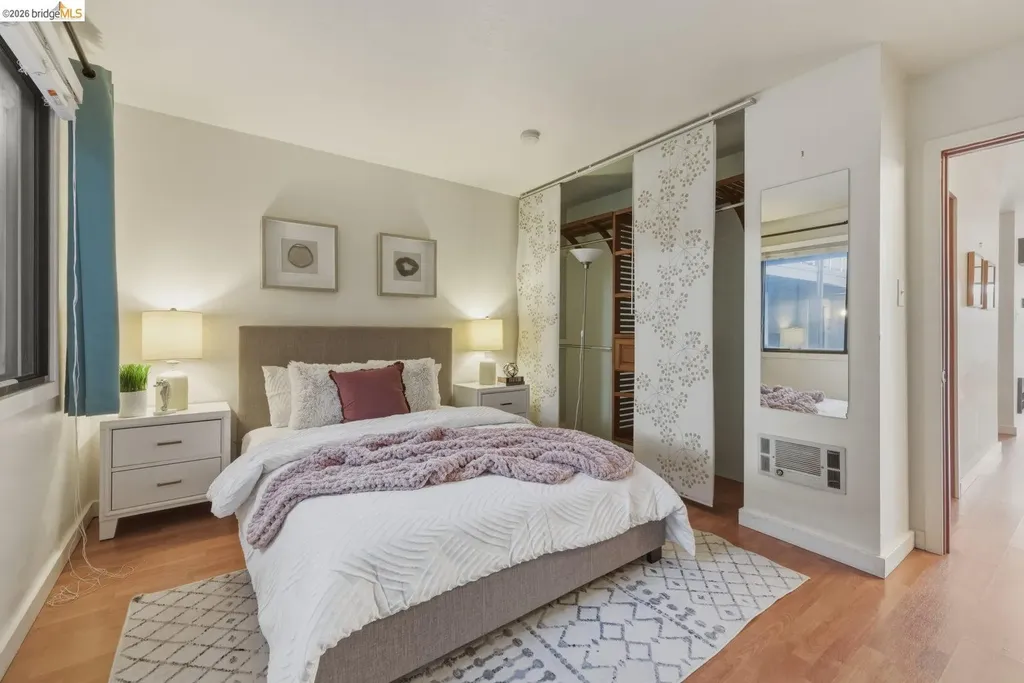 5 Embarcadero W Oakland CA 94607