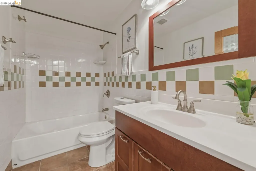 5 Embarcadero W Oakland CA 94607