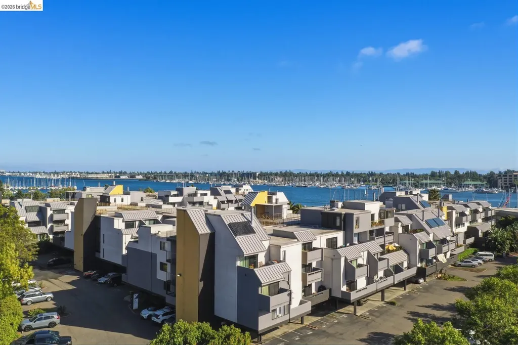 5 Embarcadero W Oakland CA 94607