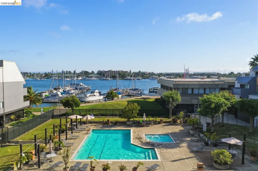 5 Embarcadero W Oakland CA 94607