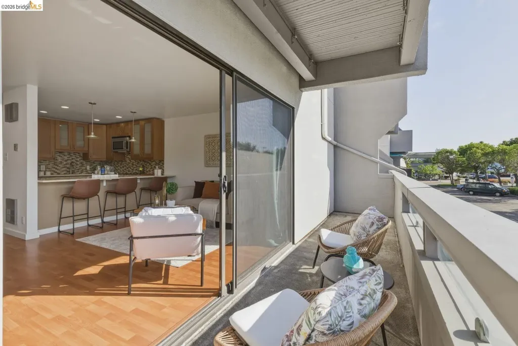 5 Embarcadero W Oakland CA 94607