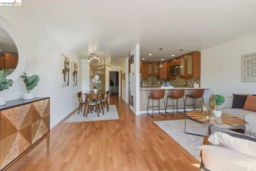 5 Embarcadero W Oakland CA 94607