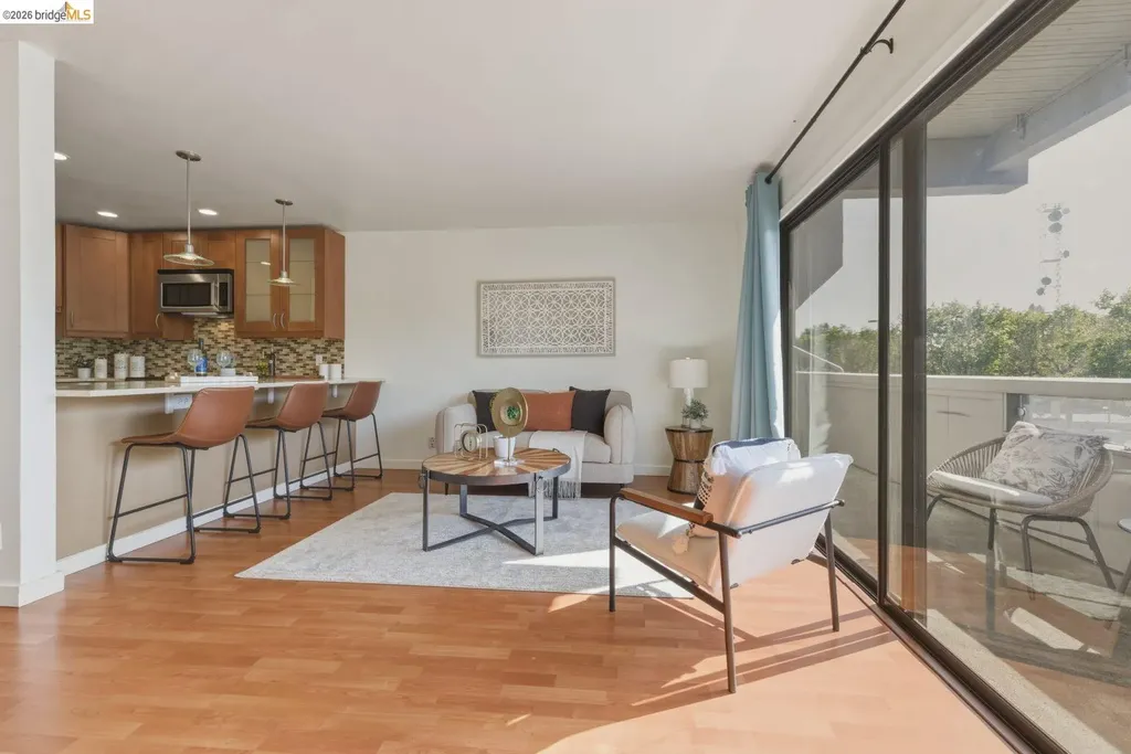 5 Embarcadero W Oakland CA 94607