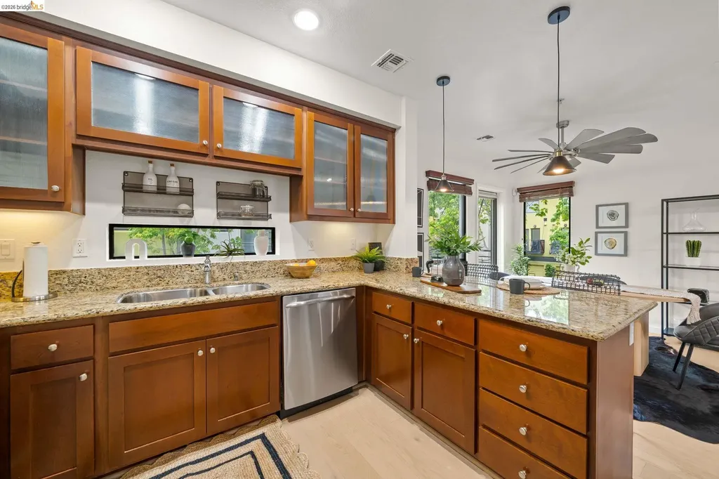 903 Zephyr Drive Oakland CA 94607