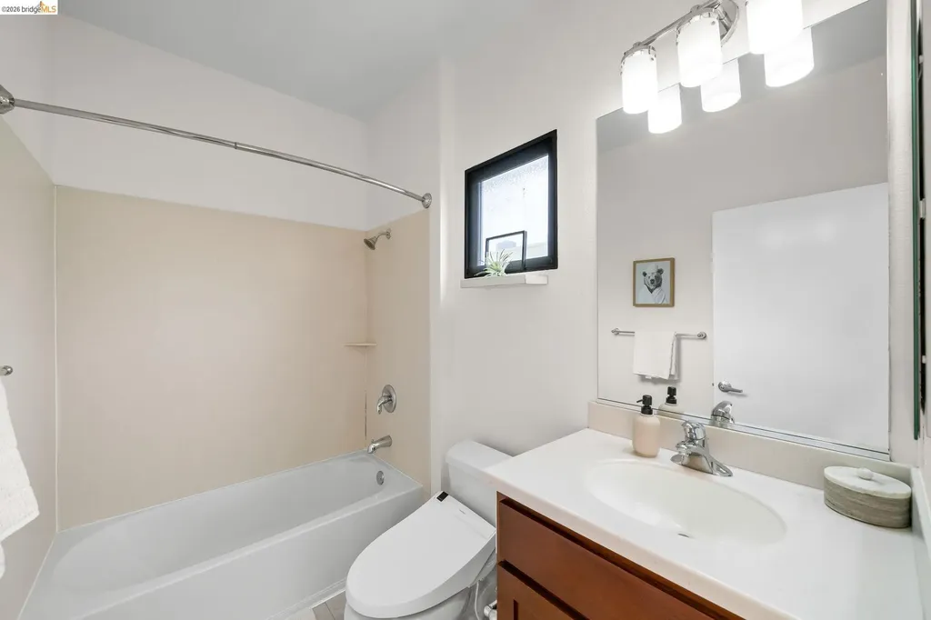 903 Zephyr Drive Oakland CA 94607