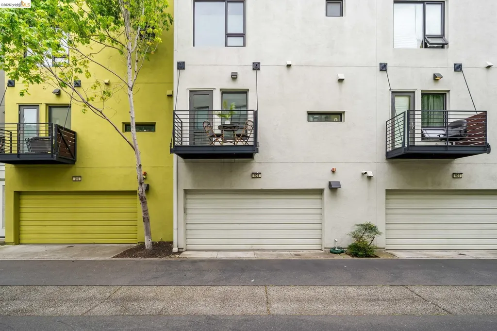 903 Zephyr Drive Oakland CA 94607