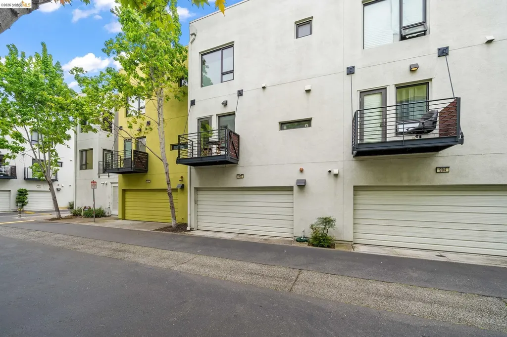 903 Zephyr Drive Oakland CA 94607