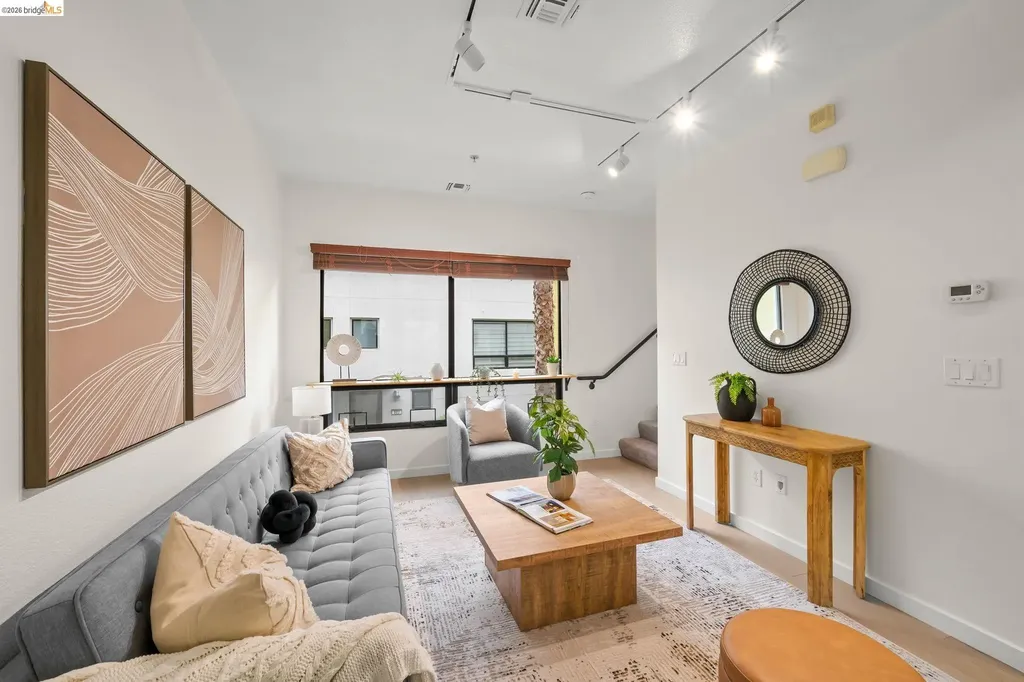 903 Zephyr Drive Oakland CA 94607