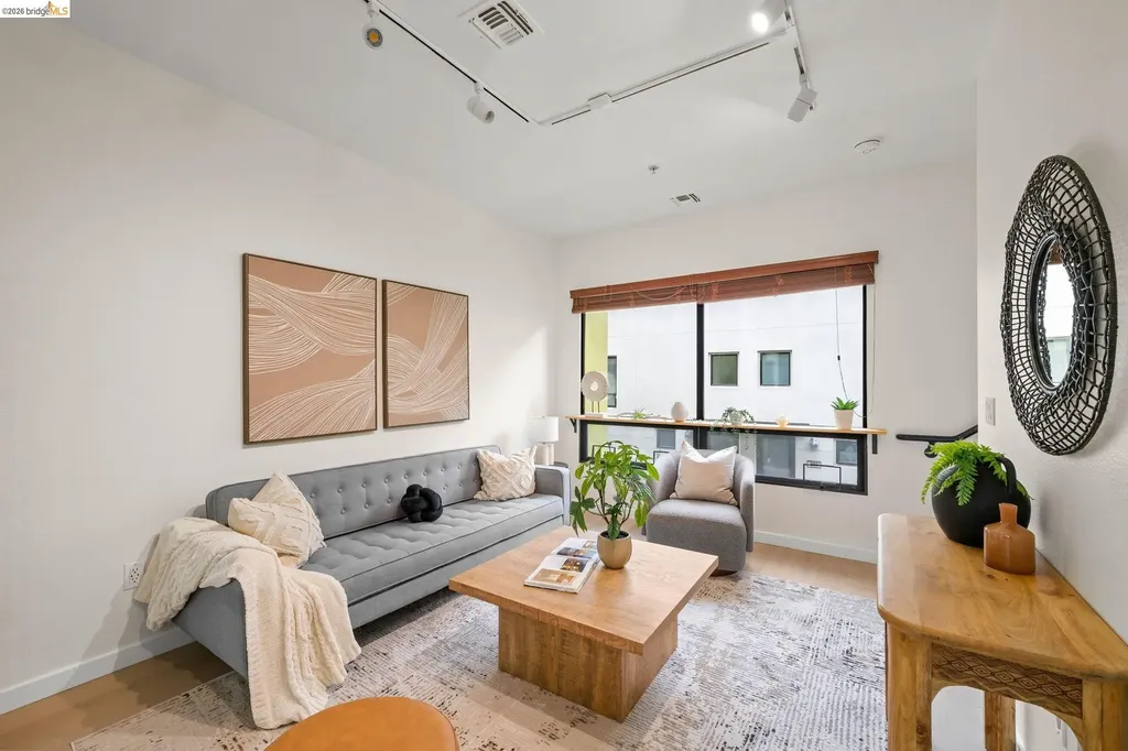 903 Zephyr Drive Oakland CA 94607