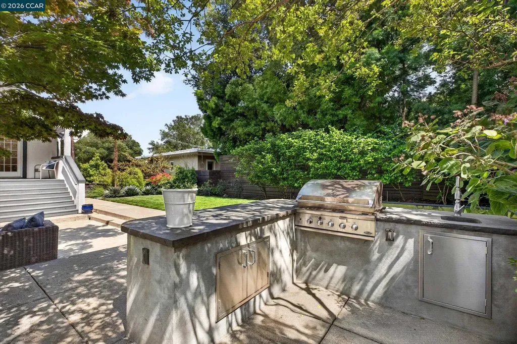 21 Camino Del Diablo Orinda CA 94563