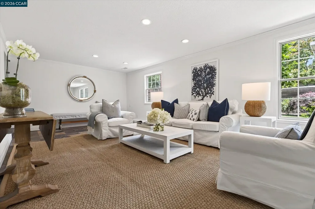 21 Camino Del Diablo Orinda CA 94563
